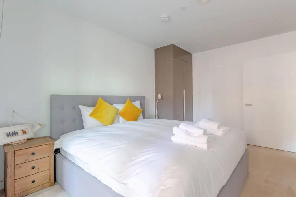 Superb 1 Bedroom Apartment 3Mins From Tube Station London Exterior photo