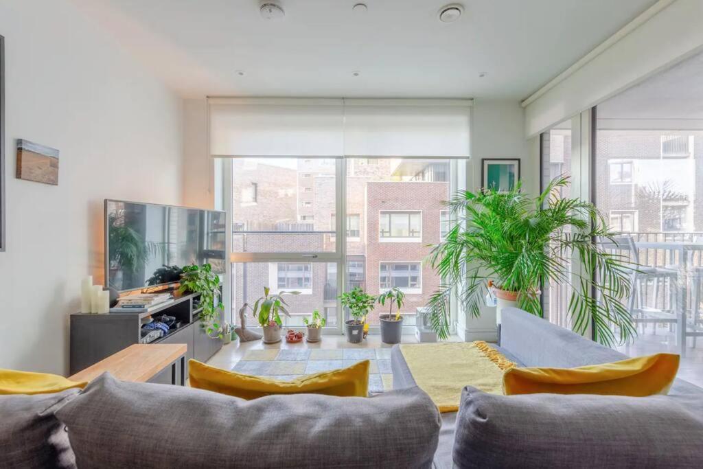 Superb 1 Bedroom Apartment 3Mins From Tube Station London Exterior photo